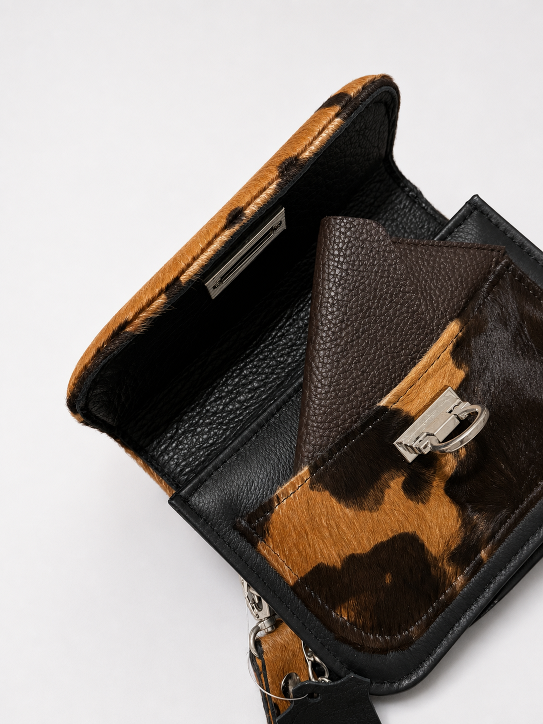 Cartera Dakota