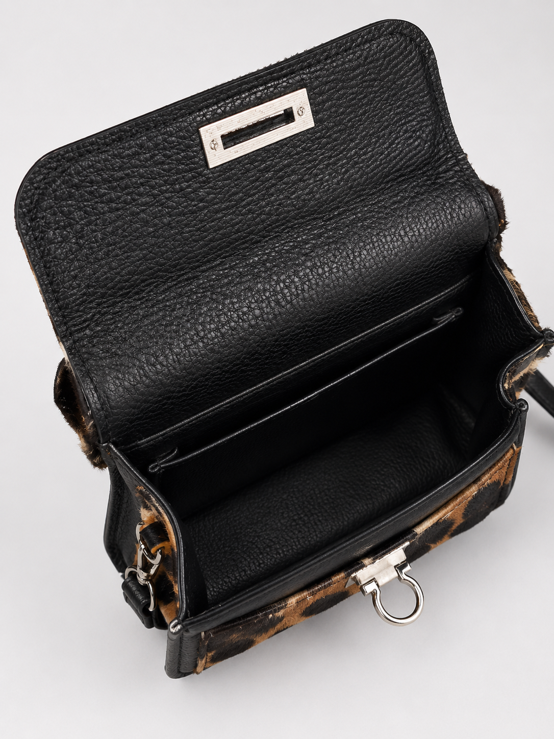 Cartera Dakota