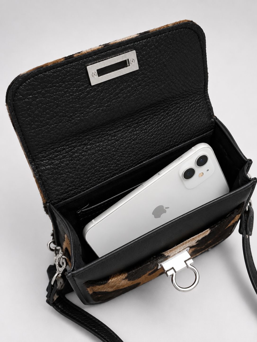 Cartera Dakota